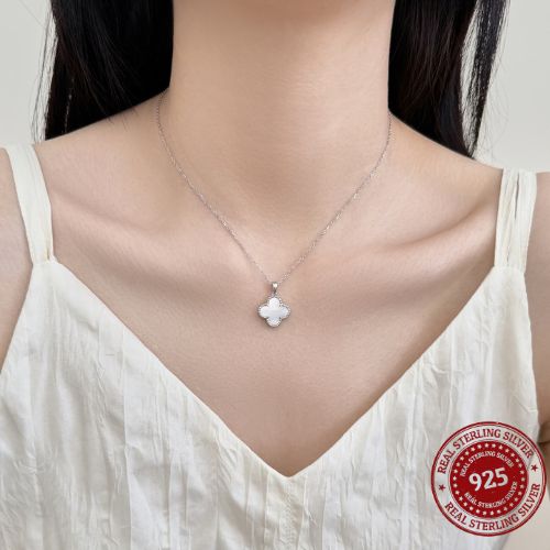 Moonlight Clover Pendant Necklace - OLADOR